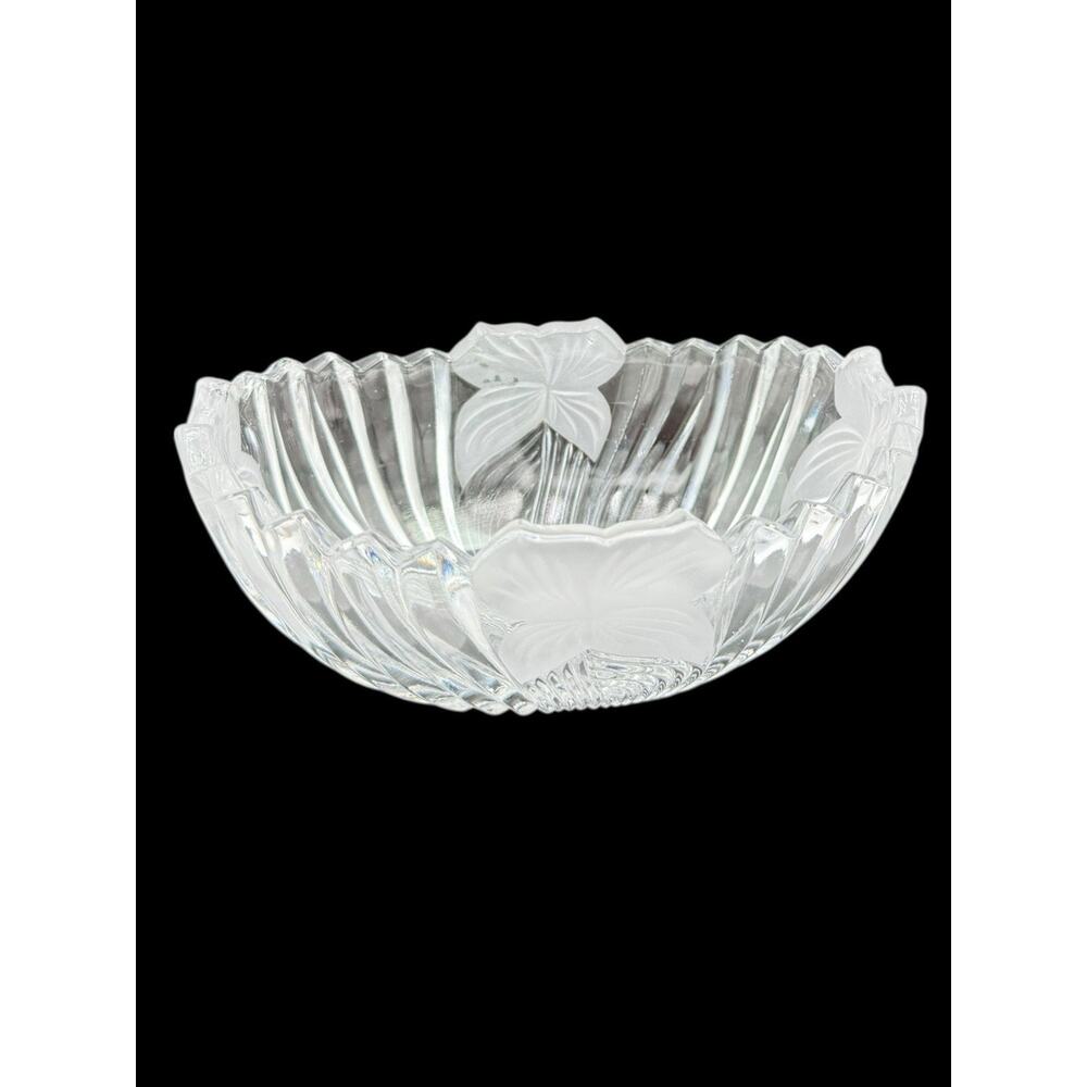 Mikasa 7" x‎ 5" x 2.5” Beautiful Bow Tie Frosted Oval Crystal Bowl with Sawtooth